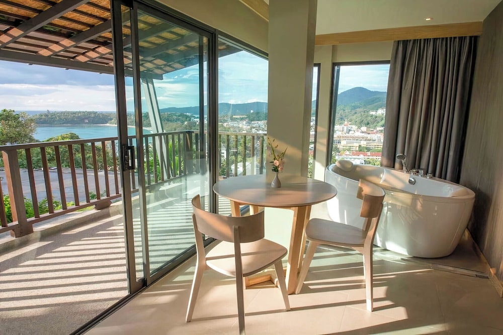 Honeymoon Suite - Photo 7