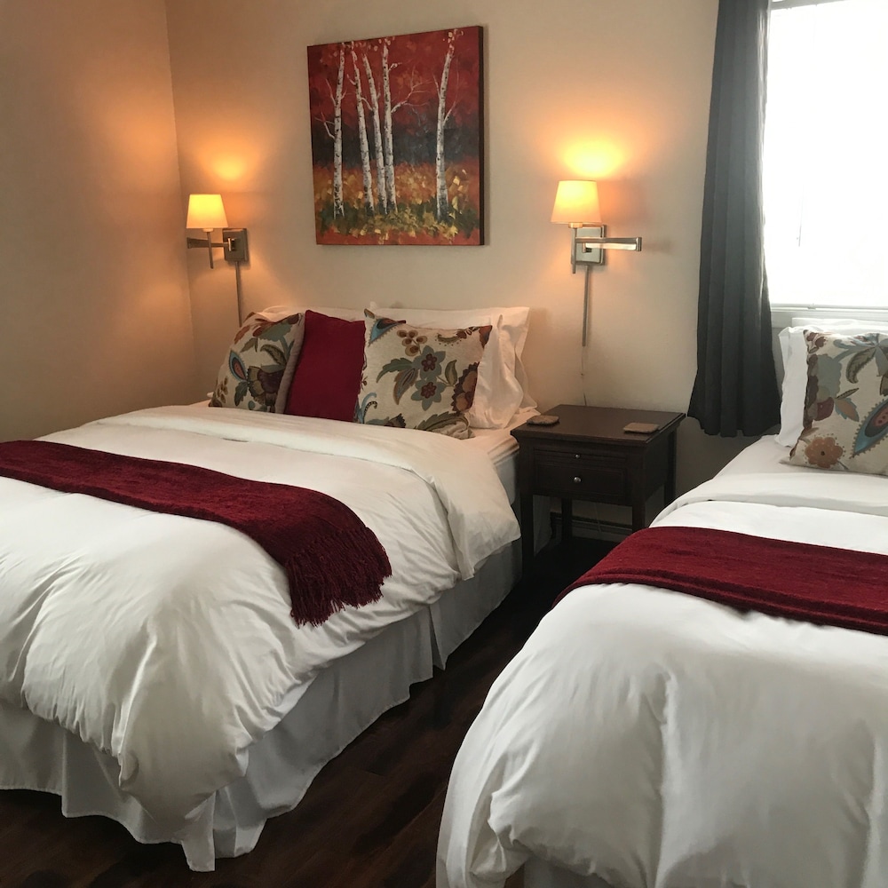 Private Apartment, 2 Bedroom, 2 Bathroom, Full Kitchen, Unit 6, Arctic Fox Vacation Rentals photo 3