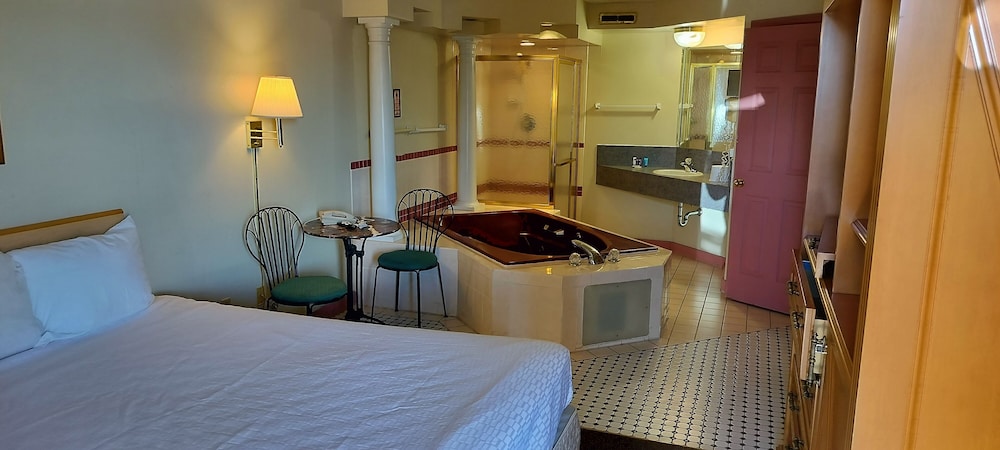 Honeymoon Studio, 1 King Bed photo 1