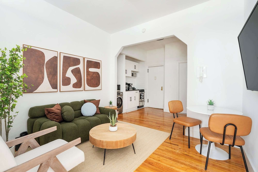 Apartment, 1 Bedroom, Pets Allowed photo 1