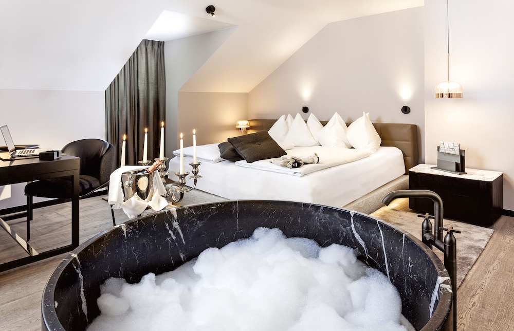 Luxury Suite photo 3