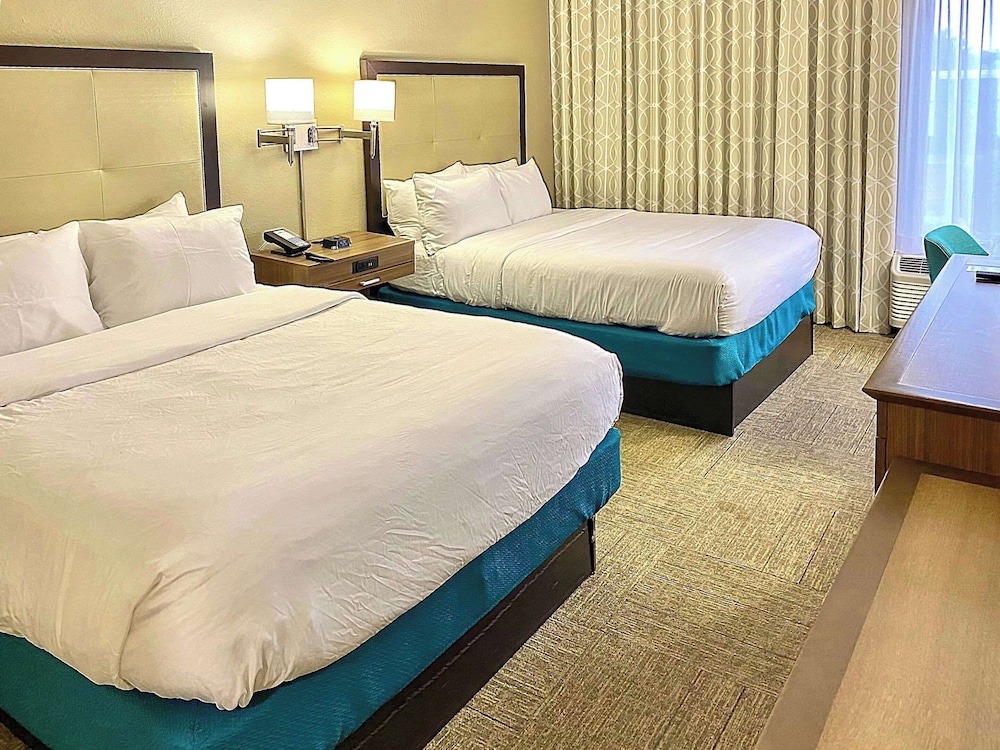 Room, 2 Queen Beds, Accessible, Non Smoking - Photo 7