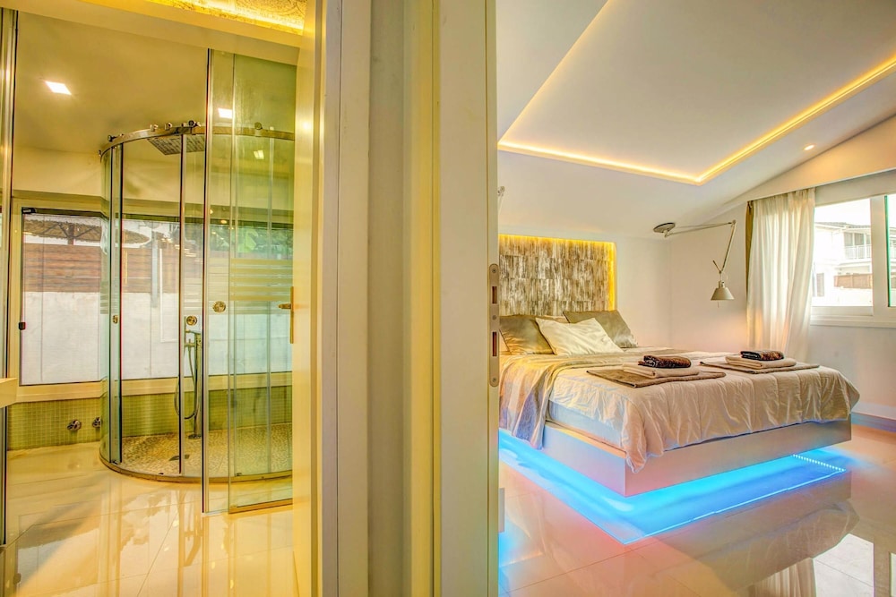 Family Villa, 3 Bedrooms, 2 Bathrooms (Luxury Villa Cavo Mare Thalassa)