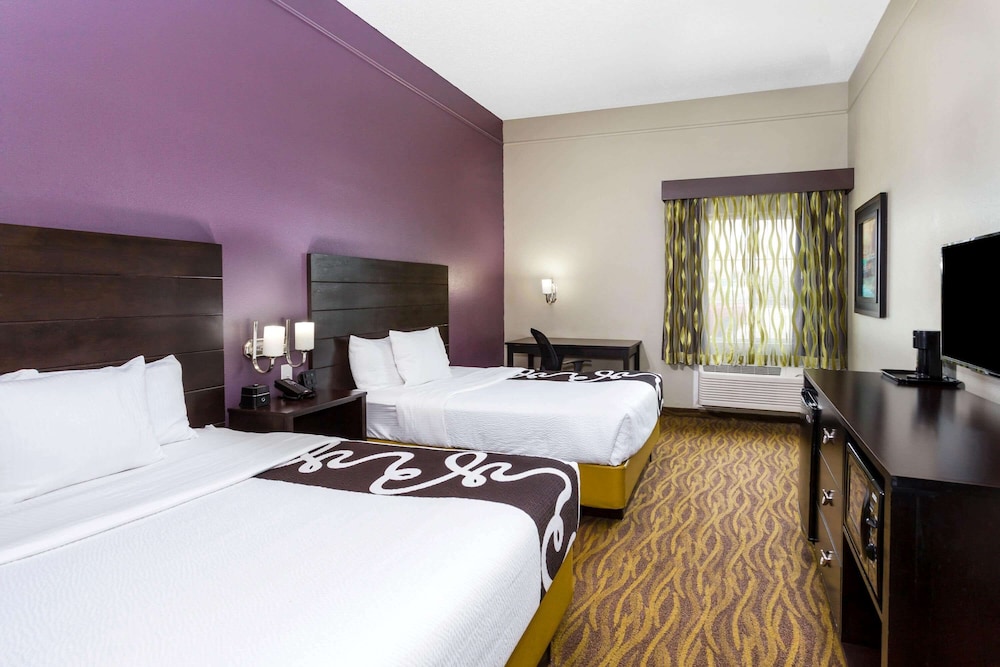 Room, 2 Queen Beds, Non Smoking - Photo 1
