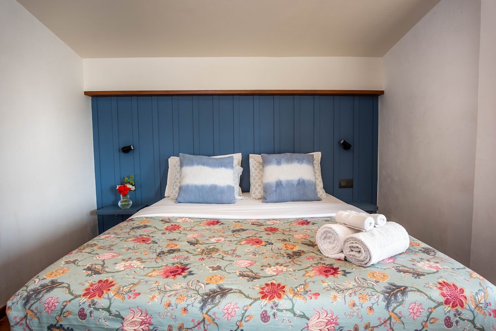 Attic Room - Photo 1