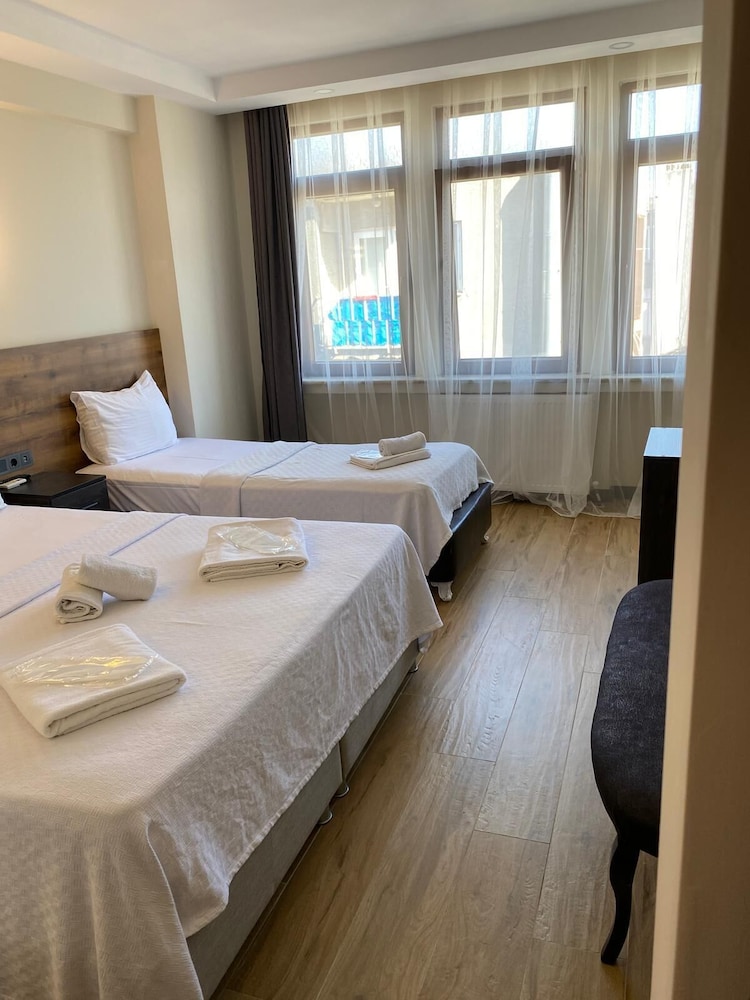 Standard Double or Twin Room photo 1