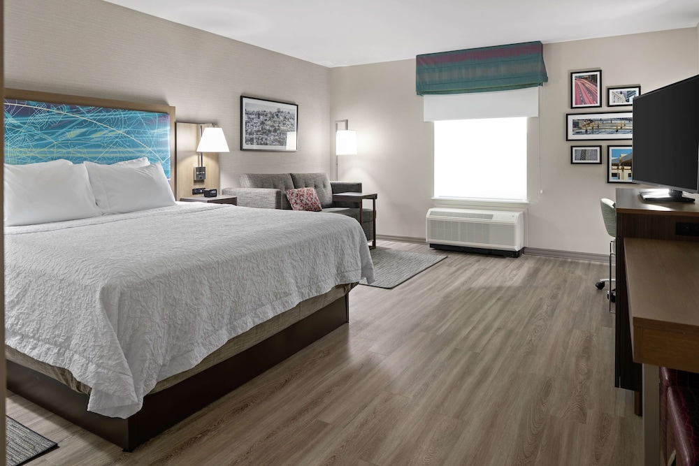 Room, 1 King Bed with Sofa bed, Accessible (Hearing, with Sofa)