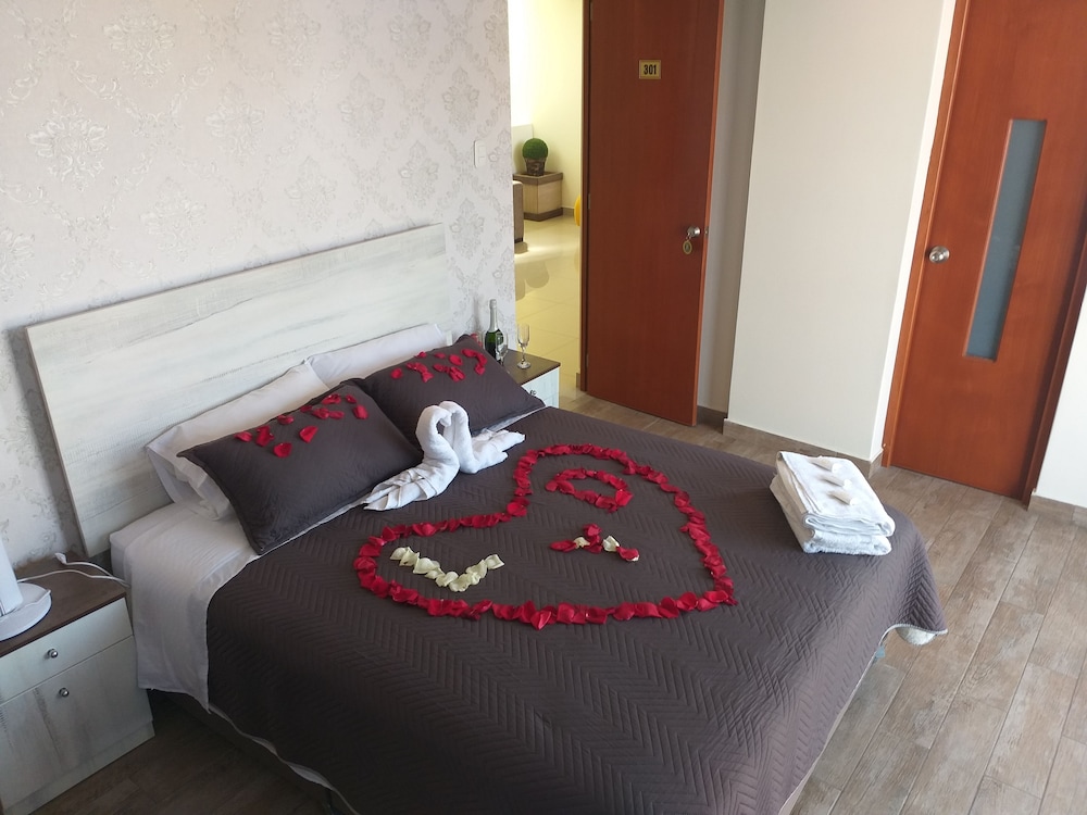 Honeymoon Room photo 1
