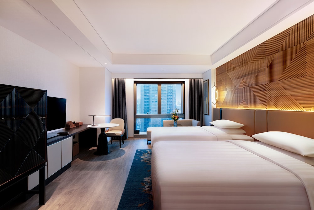 Deluxe Room, 1 King Bed photo 2