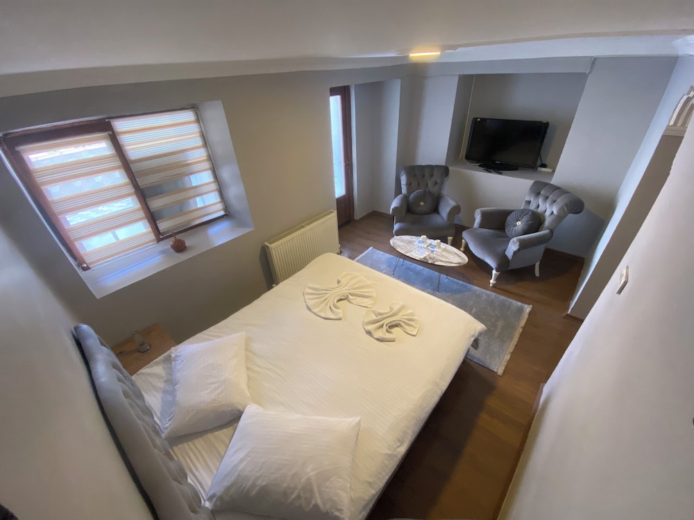 Comfort Suite, Courtyard View