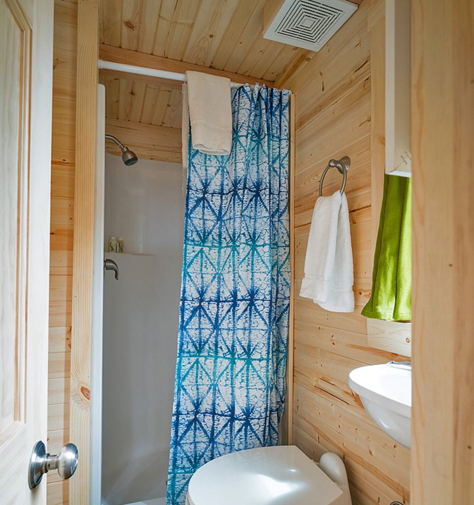 House, 1 Bedroom (No Pets, Tiny House, Linens Included) photo 3