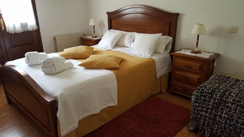 Family House, 5 Bedrooms, Valley View, Mountainside photo 2