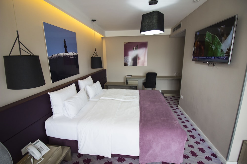 Triple Room, Multiple Beds, Balcony, City View photo 1