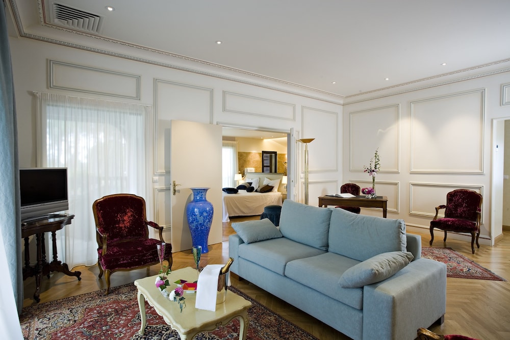 Presidential Suite, Non Smoking, Park View photo 2