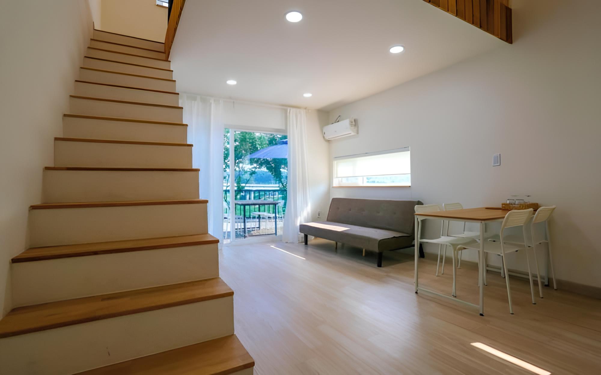 Room (Room 1 (Duplex Unshared House))