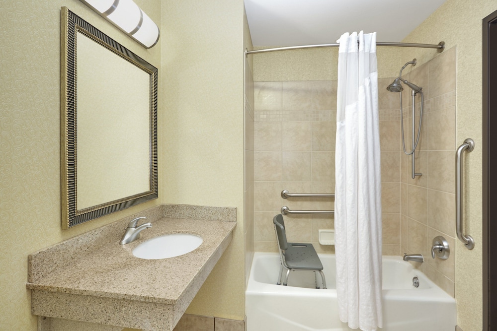 Suite, 2 Queen Beds, Accessible (Communication, Accessible Tub) - Photo 5
