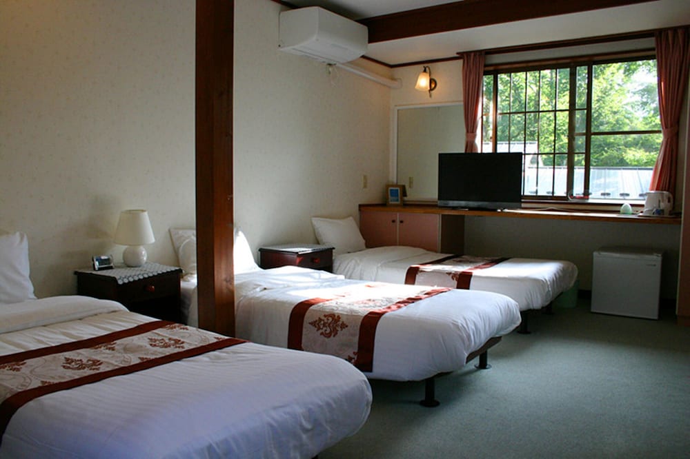 Panoramic Studio Suite, Multiple Beds, Non Smoking, Mountain View photo 1