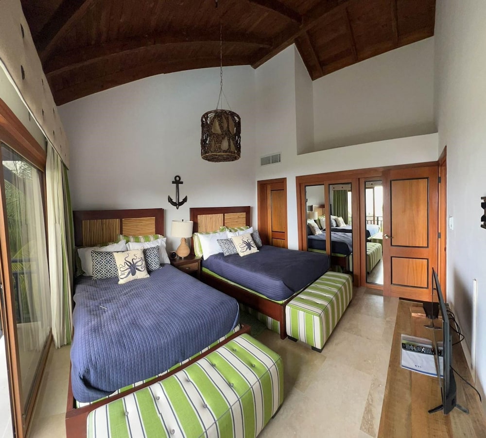Villa photo 3