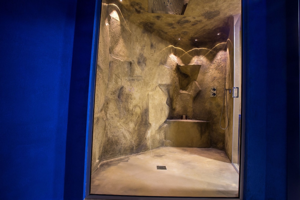Honeymoon Studio Suite photo 2