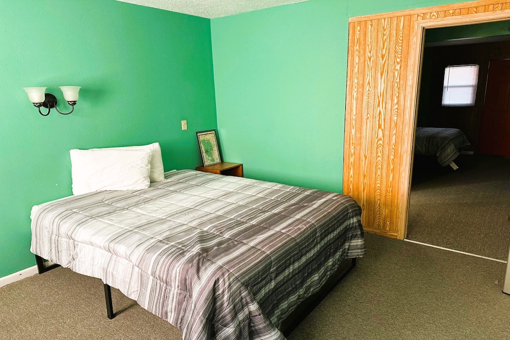 Room, 2 Queen Beds (Double) - Photo 1