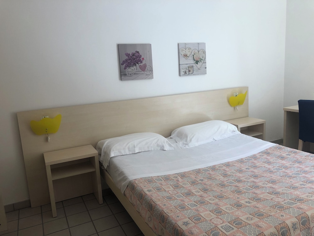 Economy Room