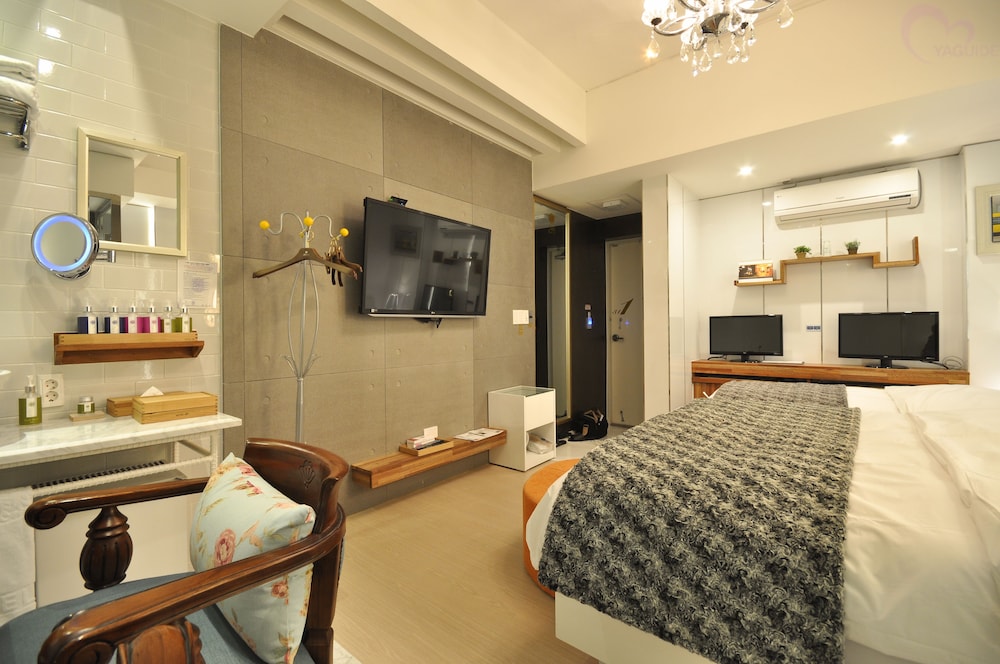 Elite Room - Photo 7