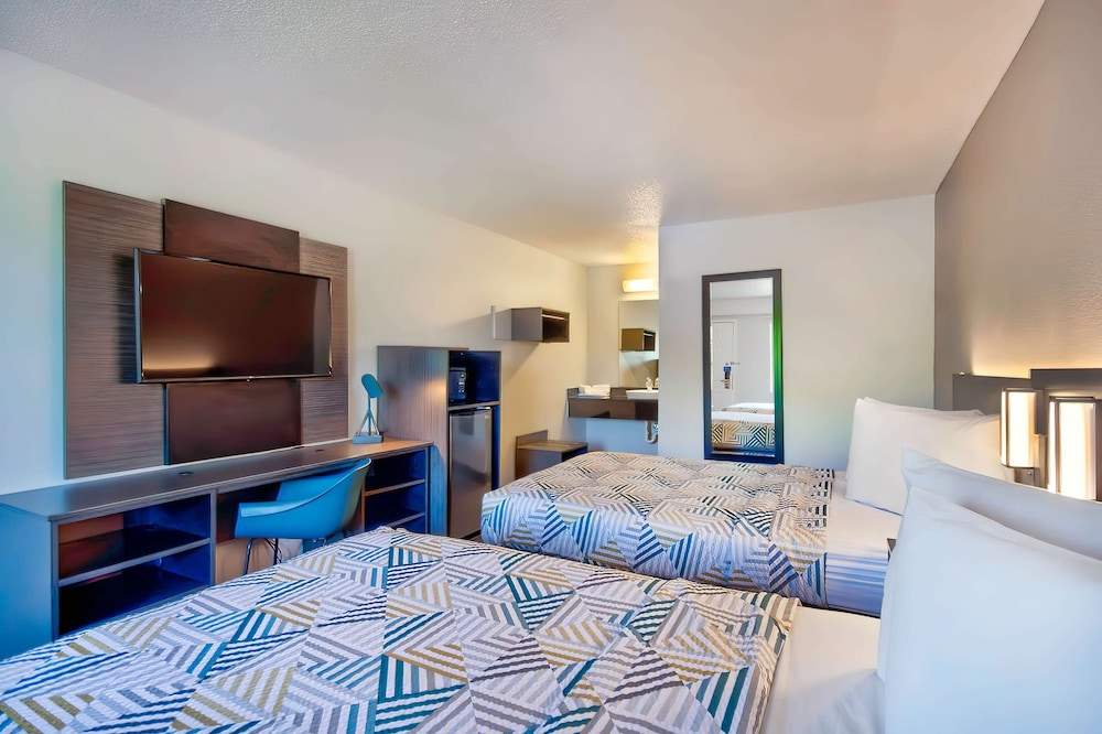 Premium Room, 2 Double Beds, Non Smoking, Refrigerator & Microwave