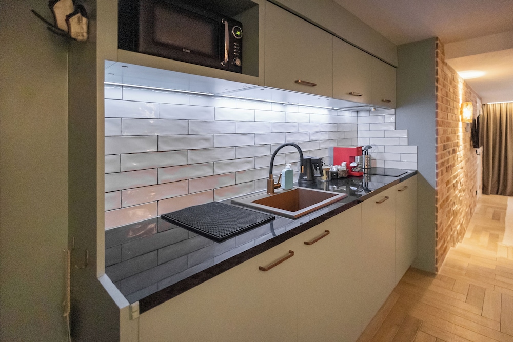 Superior Room, Kitchenette thumbnail 6