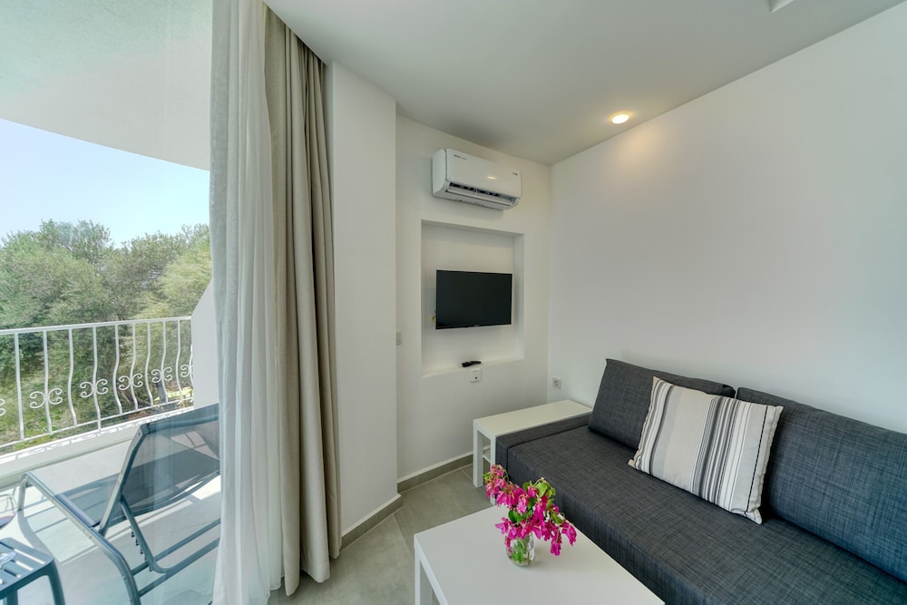 Deluxe Condo, Sea Facing