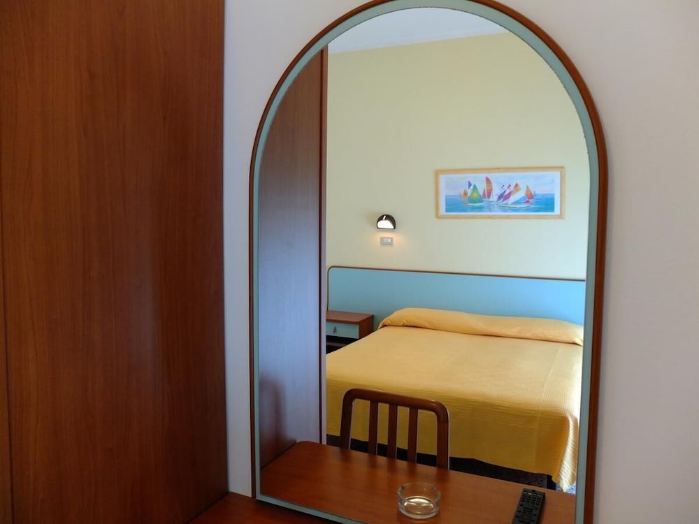 Standard Double Or Twin Room - Photo 5
