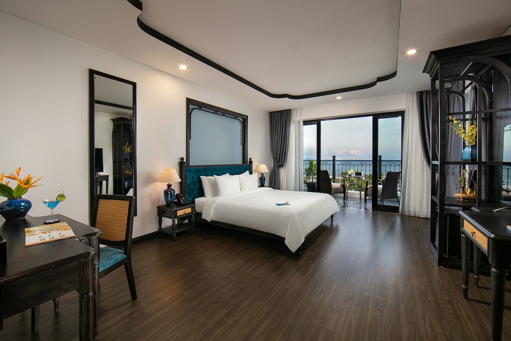 Sky Deluxe Ocean View King Room - Photo 3