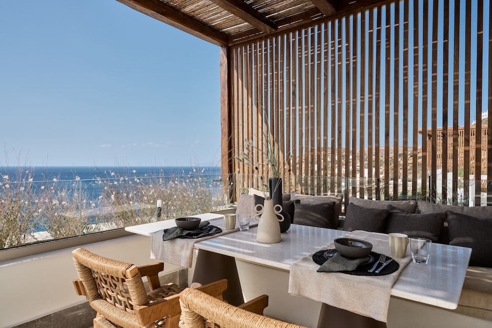 Panoramic Suite Chill Out Pool - Photo 3