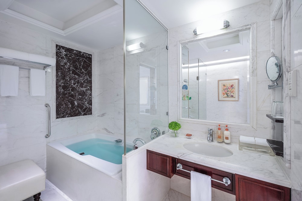 Junior Studio Suite, 1 King Bed (High Floor) - Photo 3