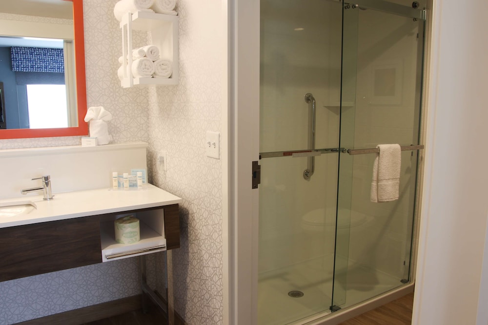 Studio, 1 King Bed, Refrigerator & Microwave (Wet bar) - Photo 7