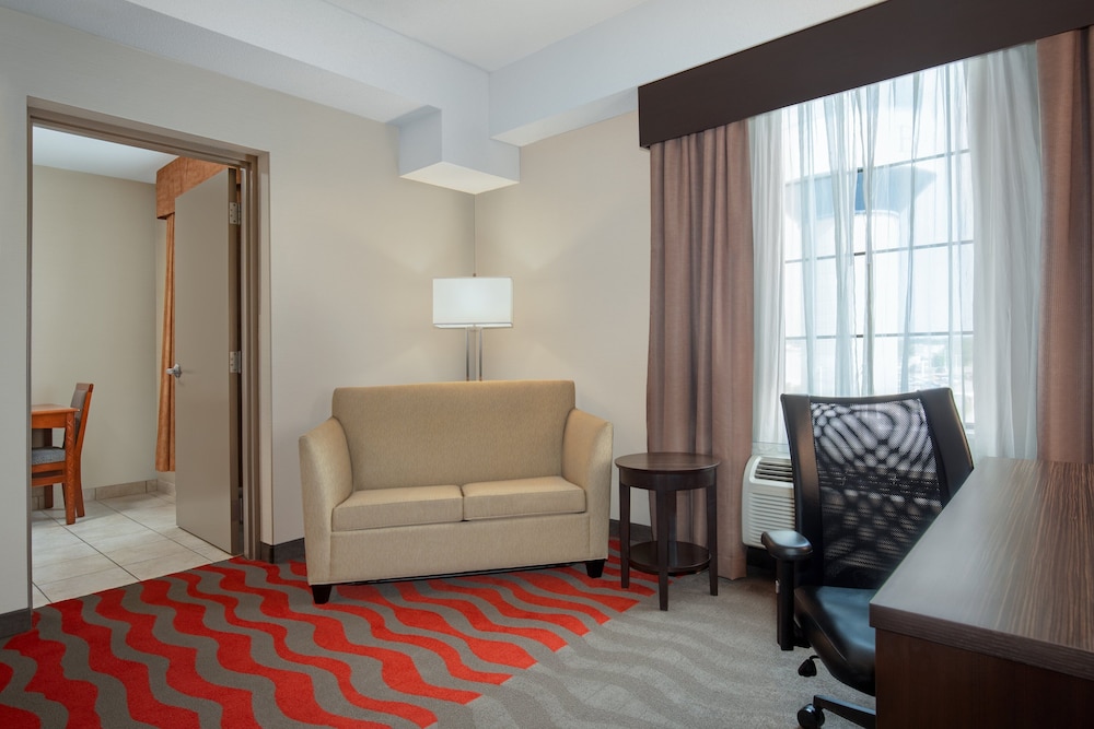 Suite, 1 King Bed with Sofa bed - Photo 3