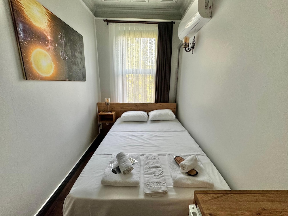 Economy Double Room photo 2