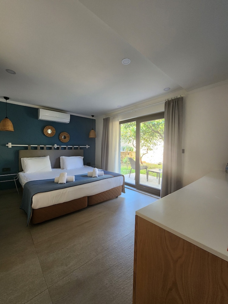 Room, 1 Double Bed, Terrace, Garden View