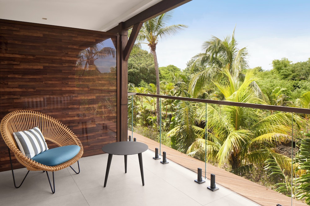 Suite, 1 King Bed, Garden View - Photo 8