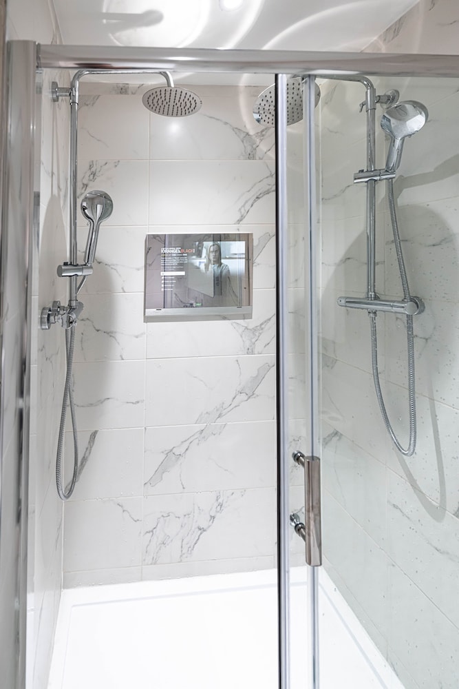 Executive Apartment, Ensuite, City View (Apt 1) - Photo 16