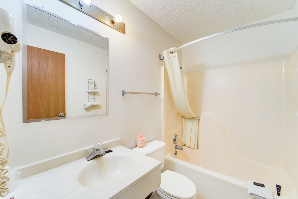 Room, 2 Double Beds, Smoking - Photo 6