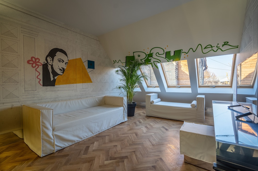Suite - Photo 5