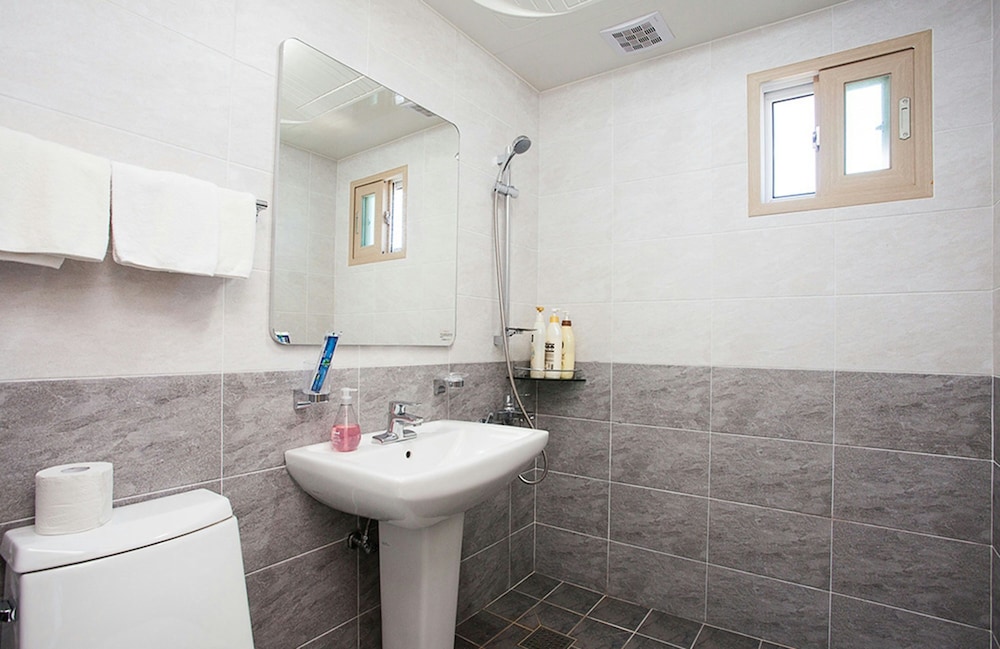 Traditional Room (Ondol) photo 2