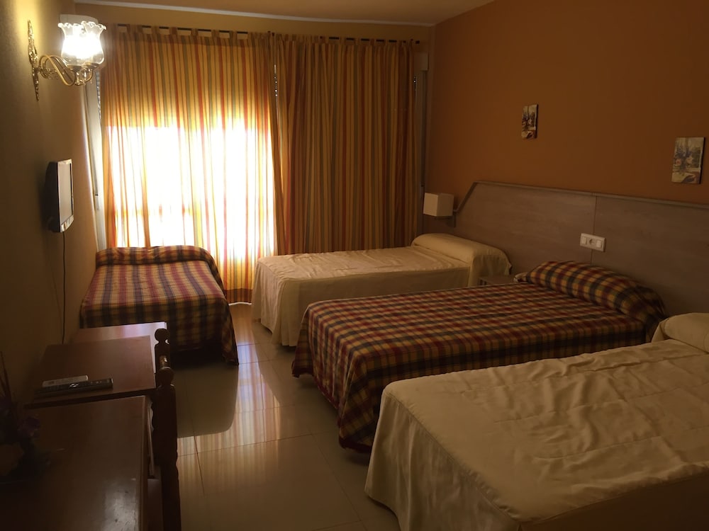 Quadruple Room - Photo 5