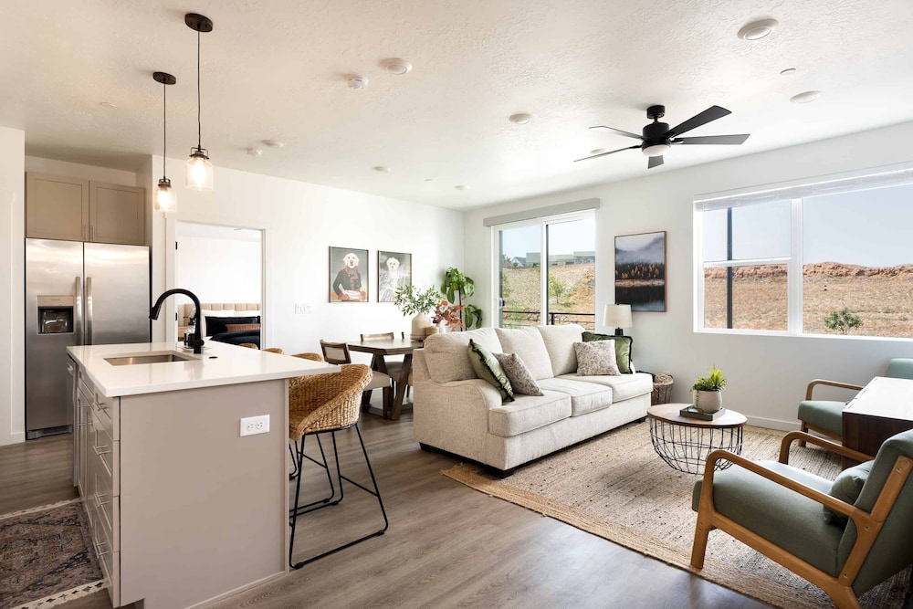 Condo, 2 Bedrooms