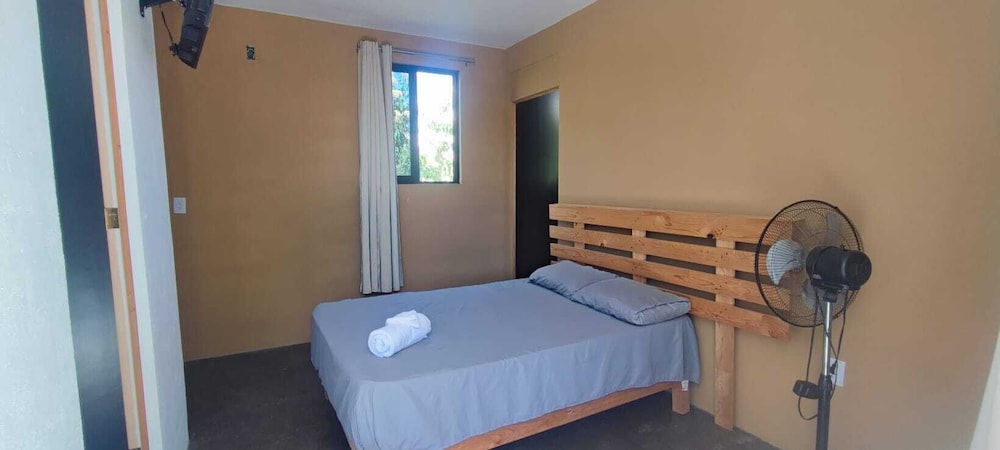 Basic Double Room, Private Bathroom, Pool View photo 3