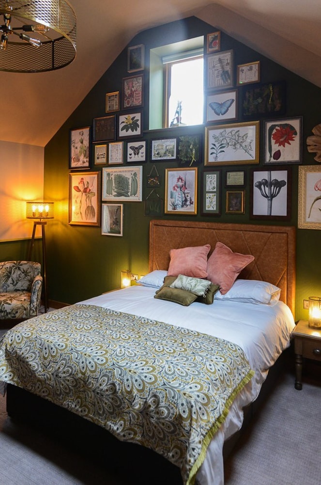 Superior Room (King Bed, Bunny Guinness) photo 3