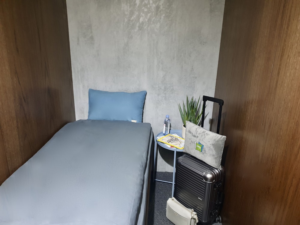 Single YAWN lite Cabin - 8 Hour Night Stay from 23:00-07:00 hrs (11pm-7am) photo 2