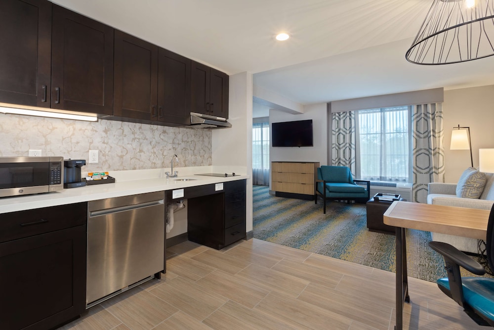 Suite, 2 Queen Beds, Accessible (Mobility & Hearing, Roll-in Shower) - Photo 5