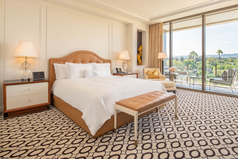 Deluxe Suite, 1 King Bed, Non Smoking (HOLLYWOOD)