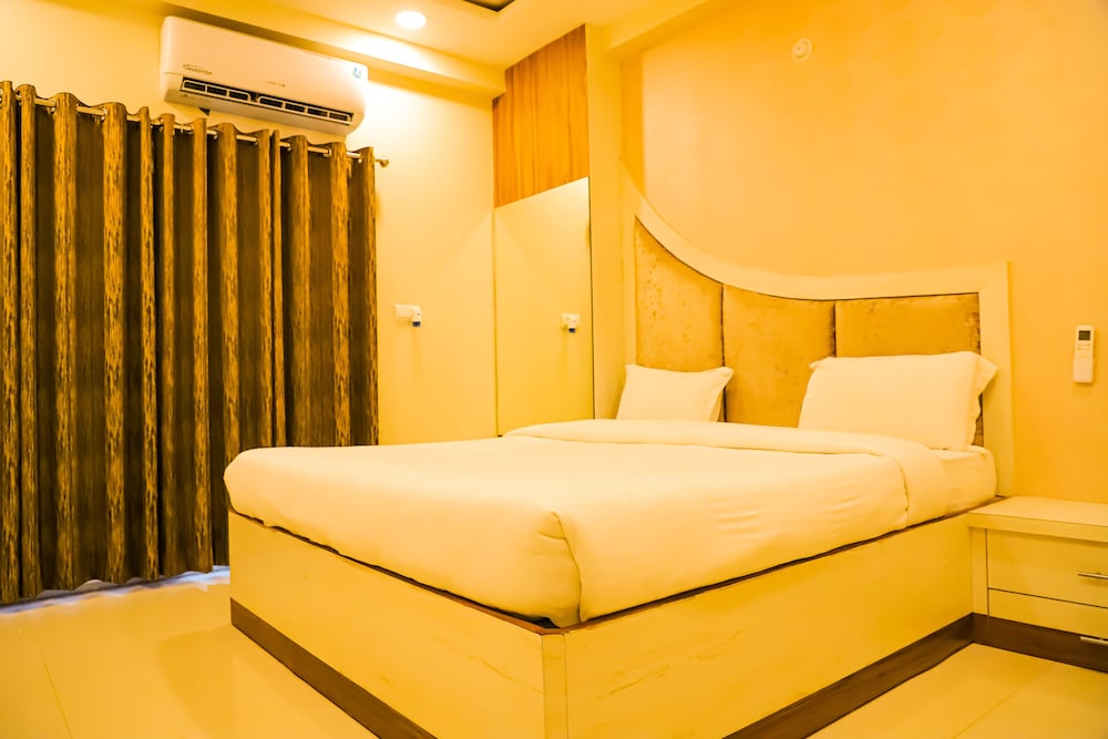 Executive Double Room Single Use, 1 Queen Bed with Sofa bed, Balcony, Garden View photo 3